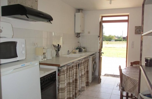Guilly Cottage | Charming Gîte in Loire Valley - Near Sully and St-Benoît, Private Lawn, All Ground Floor