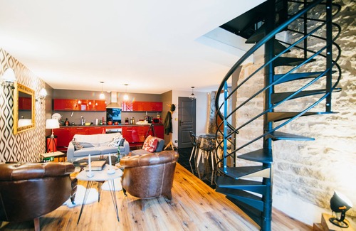 Nolay House | Charming Gite in Medieval Village 1mn walk to Shops & Restaurants