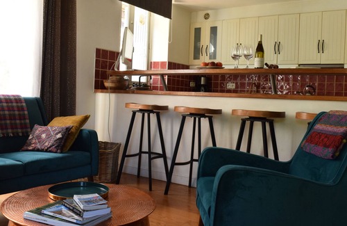 Change House | Charming gite with private garden in Hautes cotes de Beaune, near Voie Verte.