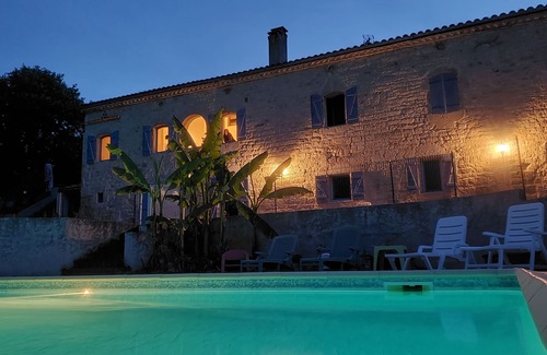 Aiguelèze House | Charming gite with whirlpool bath and swimming pool amidst vineyards