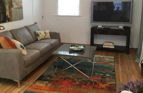 Blenman-Elm House | CHARMING GREAT CENTRAL LOCATION FULLY RENOVATED