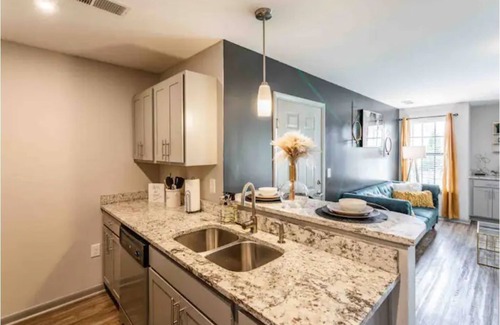 Sherwood Park Apartment | π| Charming Green Retreat |π