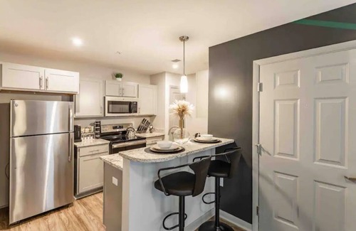 Sherwood Park Apartment | π| Charming Green Retreat |π