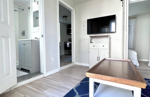 Midtown Apartment | Charming Guest House in Midtown with Kitchen, Washer/Dryer, AC, and more!