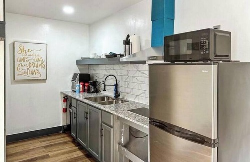 Pryor House | Charming Guest Suite in Pryornn