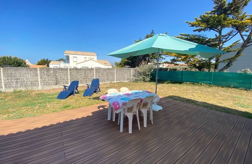 Bretignolles-sur-Mer House | Charming Home with Enclosed Garden, 700m from Sauzaie Beach, Ideal Surf Spot