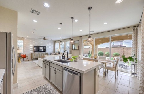 Henderson House | Charming Henderson Home: Near All Essentials!