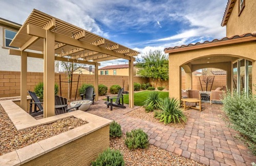 Henderson House | Charming Henderson Home: Near All Essentials!