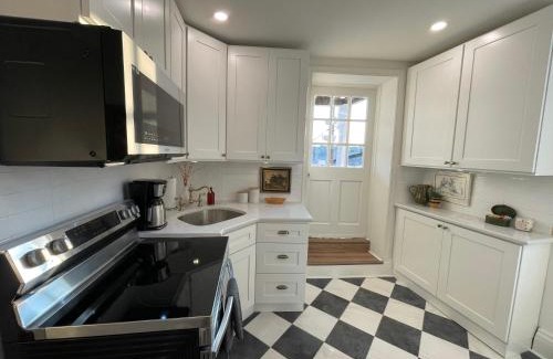 Manayunk Apartment | Charming Hillside Retreat in the Heart of Manayunk