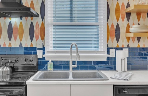 Southwest Raleigh House | Charming Historic 2-bedroom house in Raleigh. Near The Village District.