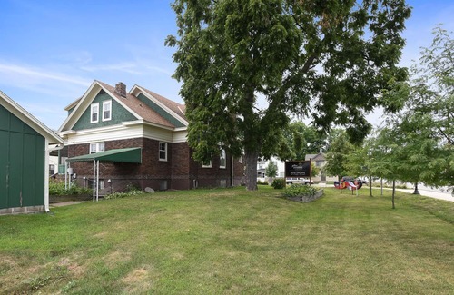 Chaska House | Charming Historic Home. Large 5 bed 2 bath- close to everything