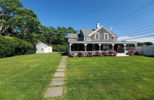 East Chop House | CHARMING HISTORIC ISLAND HOME-WEEKLY RENTAL- OAK BLUFFS