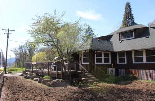Roseburg Cabin | Charming Historic lodge #2
