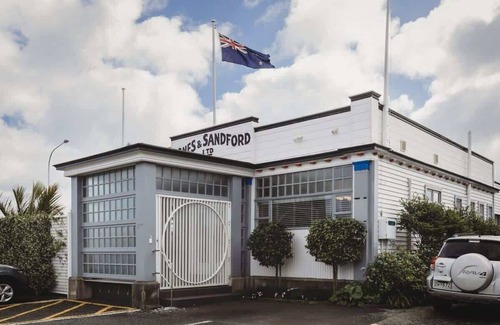 New Plymouth House | Charming Historic House in New Plymouth