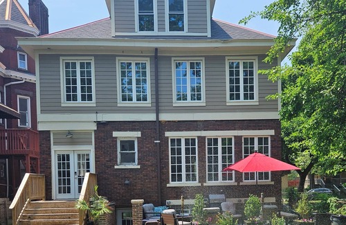 Near East Columbus House | Charming Historic Retreat in the heart of Old Town East - Walk to Downtown.