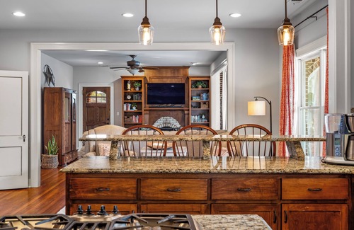 Buford House | Charming historical 4-bedroom house in Downtown Buford, GA.