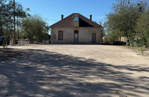 Amistad National Recreational Area House | Charming Historical John Taini Home in Central Del Rio