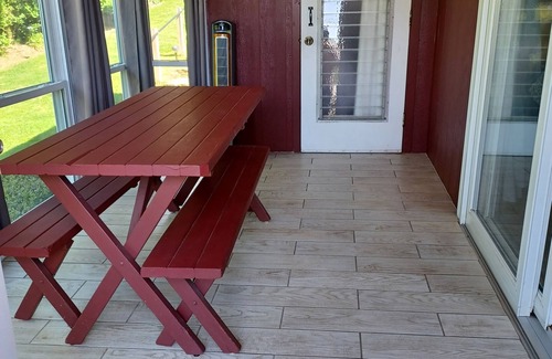 Montauk Cottage | Charming Hither House West Cottage! Fully Furnished and Pet Friendly! nn
