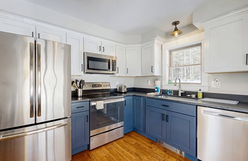 Bethel House | Charming Home, Deck, W/D, Dog-Friendly and Just Minutes from Sunday River