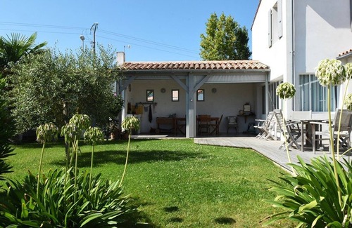 Les Portes-en-Re House | Charming Home Near Village Center, Sleeps 6, Garden, WiFi, Well-Equipped Kitchen