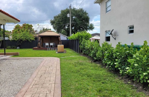 Seybold House | Charming Home Heart Of Miami! Sleeps 9 Close To Miami Airport & Attractions