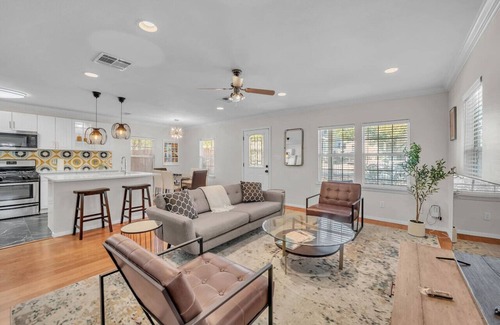 Galindo House | Charming Home in the Heart of Downtown Austin!
