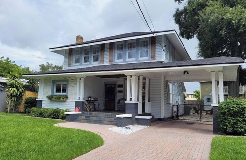 Bayshore Gardens House | Charming home in the heart of South Tampa, two blocks from Bayshore with pool