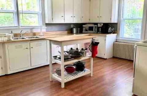 Claverack-Red Mills House | Charming home on acreage, 10 mins to Hudson