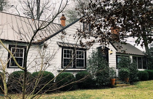 Aiken House | Charming Home on South Boundary in Historic District