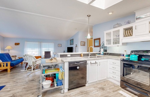 Rockaway Beach House | Charming home two blocks from the beach; private hot tub and washer/dryer