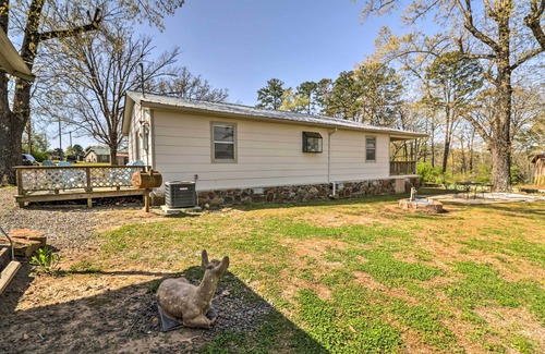 Higden House | Charming Home w/Porch: Walk to Greers Ferry Lake!