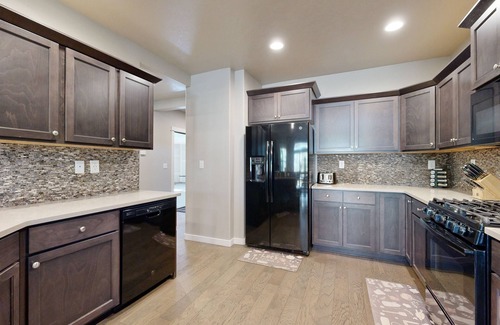 Deer Park House | Charming Home with a Private Hot Tub, SHARC Passes, Fast WiFi, and Central AC