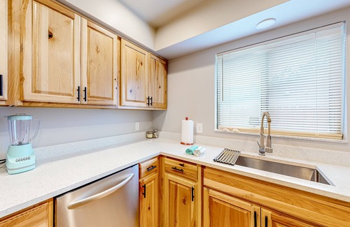 Hidden Lake House | Charming home with full kitchen, grill, central AC, & W/D