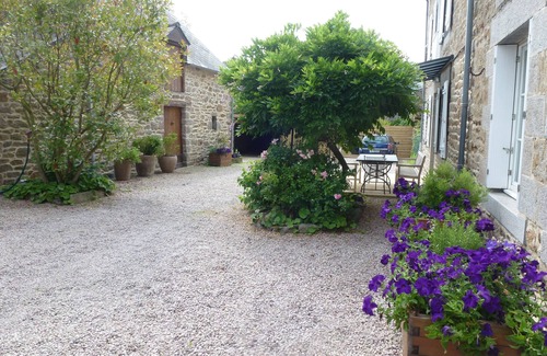 Pleudihen-sur-Rance House | Charming house (18th century) in a fishermen's hamlet by the Rance River
