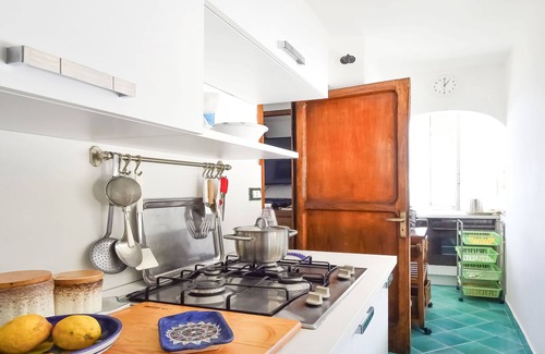 Positano City Centre House | Charming house CASA RAFFI with sea view near Positano’s Spiaggia Grande beach