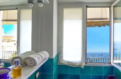 Positano City Centre House | Charming house CASA RAFFI with sea view near Positano’s Spiaggia Grande beach