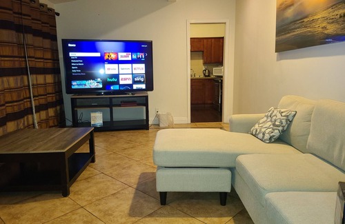 Northwest Torrance House | Charming House in a Beach City - Torrance CA - AC - Kitchen - Internet - Private