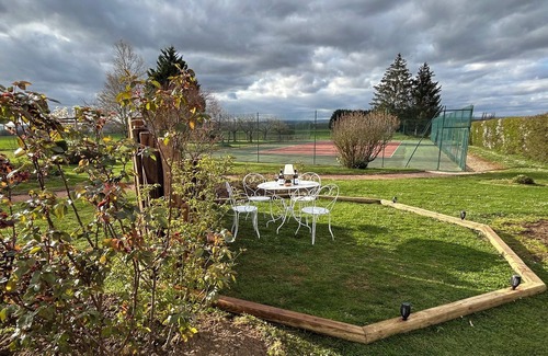 Demigny Apartment | Charming house in the heart of Burgundy, close to Beaune and the wine route.