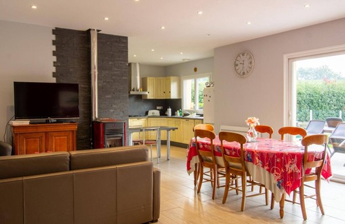 Champcevinel Cottage | Charming House near Périgueux with WiFi, Enclosed Garden, and Baby Equipment