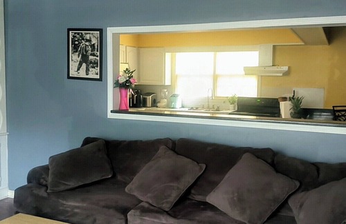 Wilson County House | Charming house w/WiFi and AC in tranquil Wilson,walking distance to brewmasters