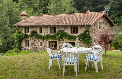 Escobedo House | Charming House with Lake View