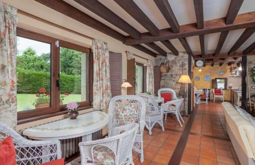 Escobedo House | Charming House with Lake View