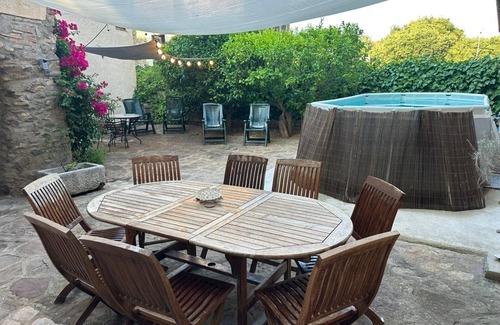 Juia House | Charming house with swimming pool in the heart of a village 15 minutes from Girona.