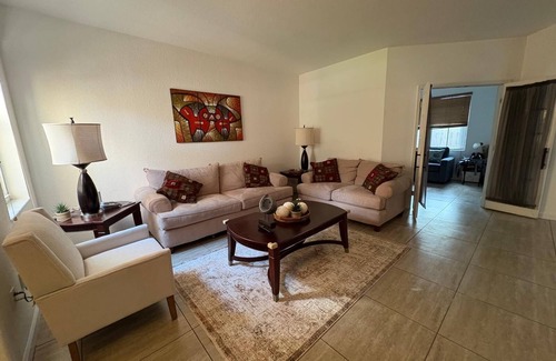 The Hammocks House | Charming house with WiFi and AC in beautiful Miami