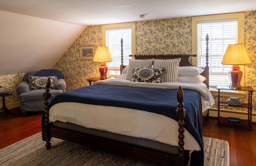 Grafton Other | Charming In Village Farmhouse - steps to Historic Grafton Inn