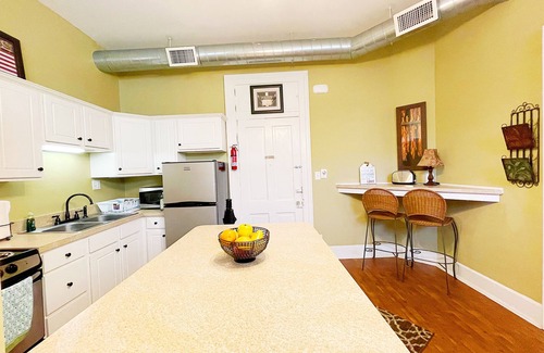 Paris Apartment | Charming & Inviting Apartment in Historic Downtown Paris, Ky.