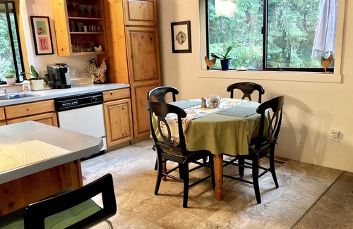 Shelton House | Charming Island Chalet, Big Kitchen, Relax, Quiet Forest Setting, Starry Nights