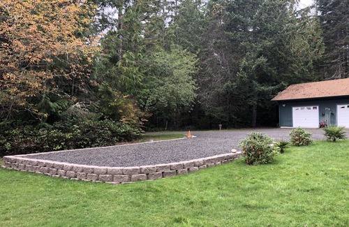 Shelton House | Charming Island Chalet, Big Kitchen, Relax, Quiet Forest Setting, Starry Nights