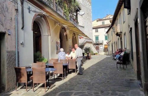 Coreglia Antelminelli House | Charming Oasis in Tuscany: Historic Spaces with Private Jacuzzi