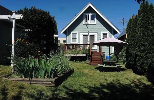 James Bay House | Charming James Bay Guesthouse by Fisherman's Wharf